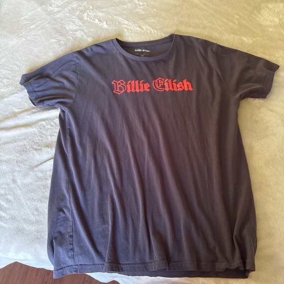 Billie Eilish Graphic Band T-Shirt | Gothic Font & Red Moon Graphic | Size M - Picture 1 of 3